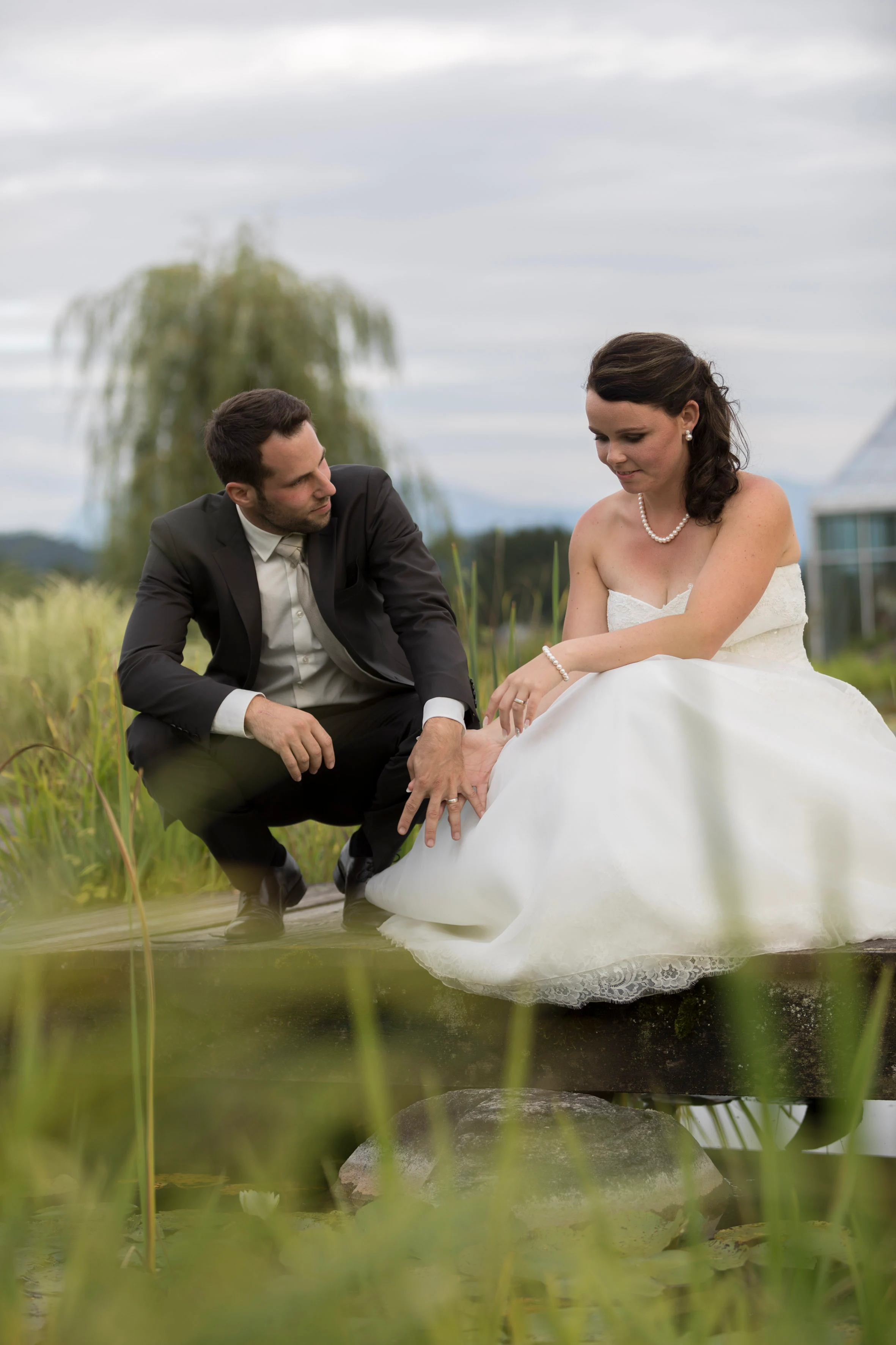 Hochzeitsfotografie: Brautpaar Segenreich beim Shooting in der Natur