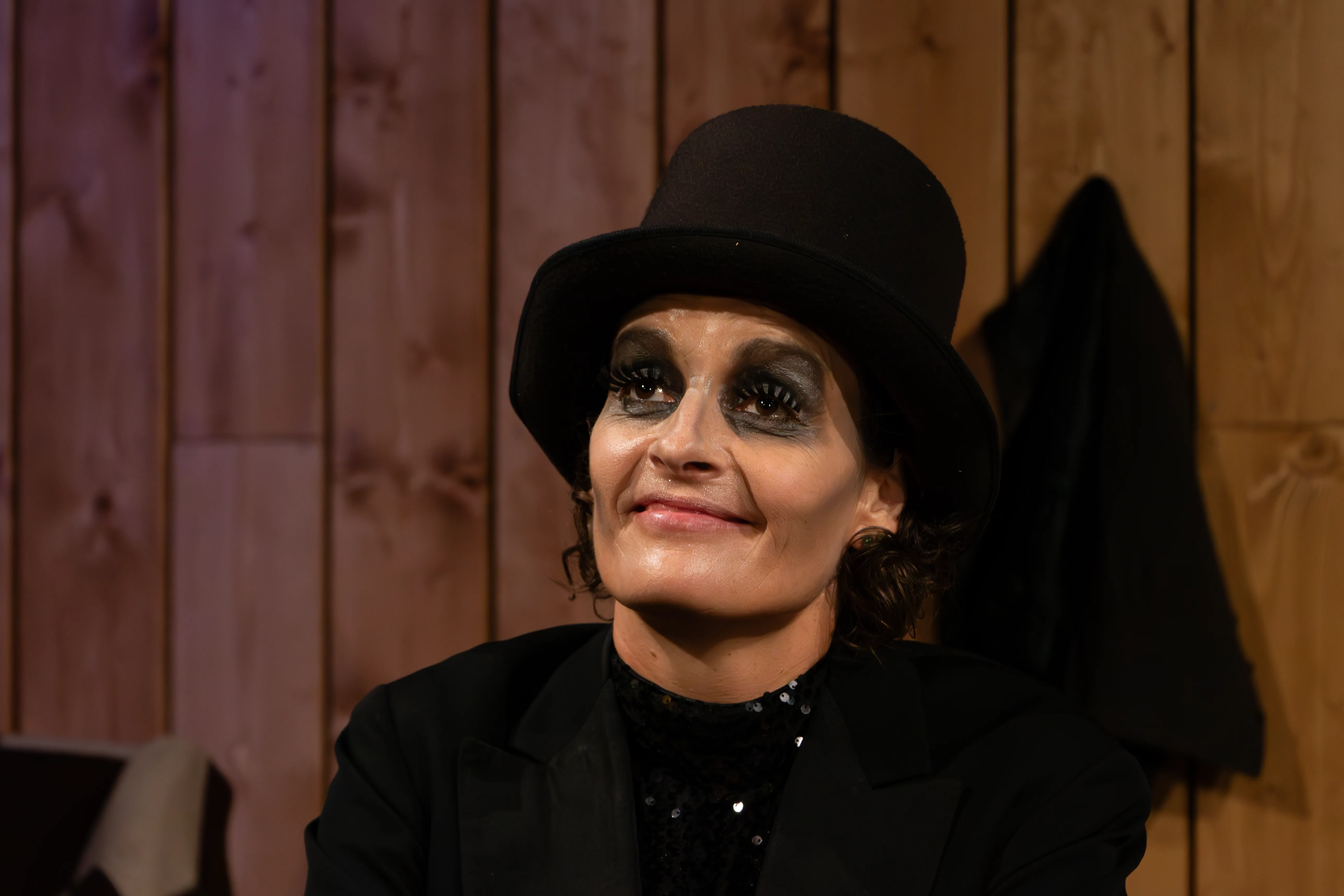 Eventfotografie: Schauspieler beim Theaterstück 'Schacher Sepp' in Schötz