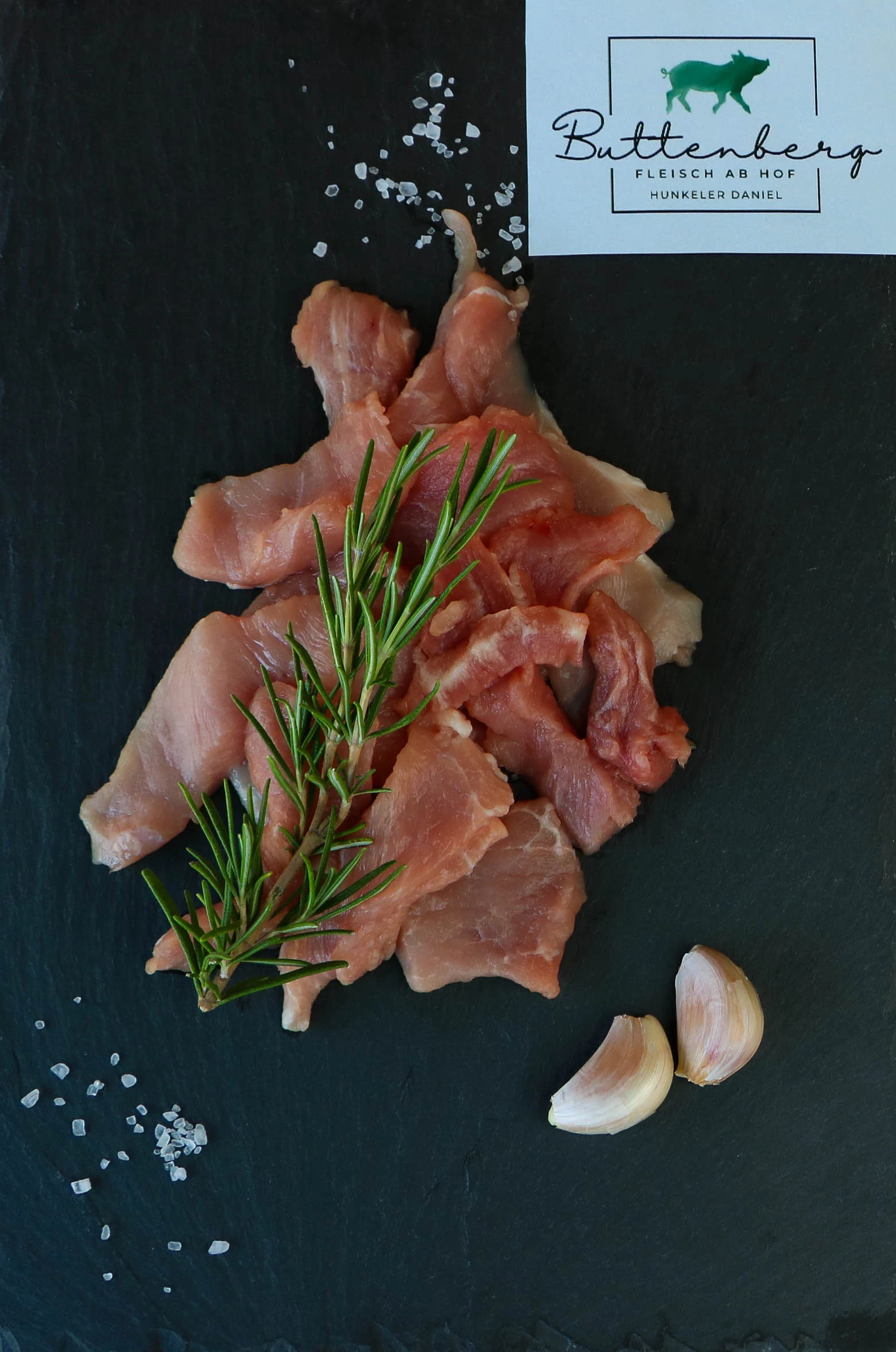 Produktfotografie: Fleisch vom Buttenberg ab Hof mit schöner Verzierung